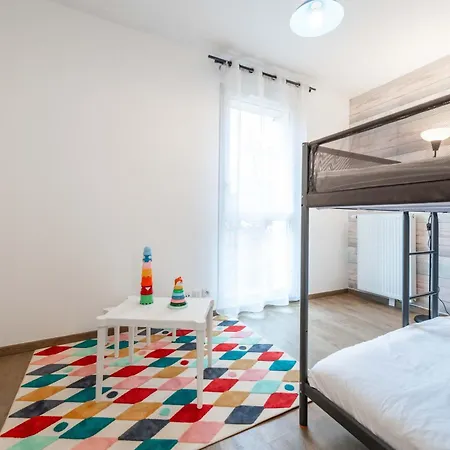 A 10 Min: Maison Paisible 8p, Wifi, Parking