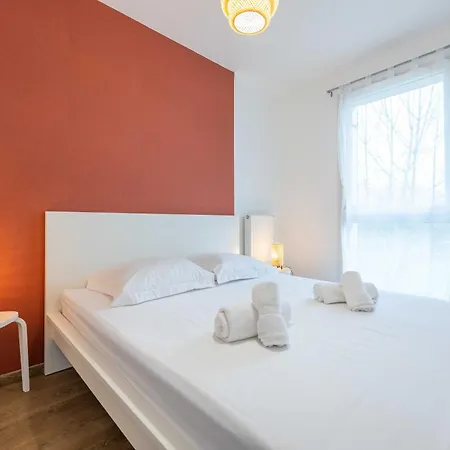 A 10 Min: Maison Paisible 8p, Wifi, Parking Chessy (Seine-et-Marne)