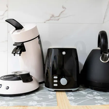 A 10 Min: Maison Paisible 8p, Wifi, Parking